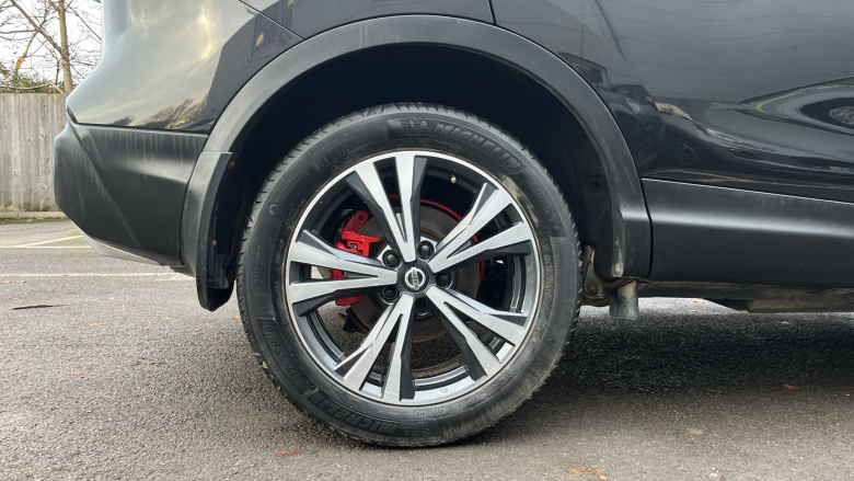 Nissan Qashqai 1.3 DiG-T N-Connecta 5dr [Glass Roof Pack] Petrol Hatchback